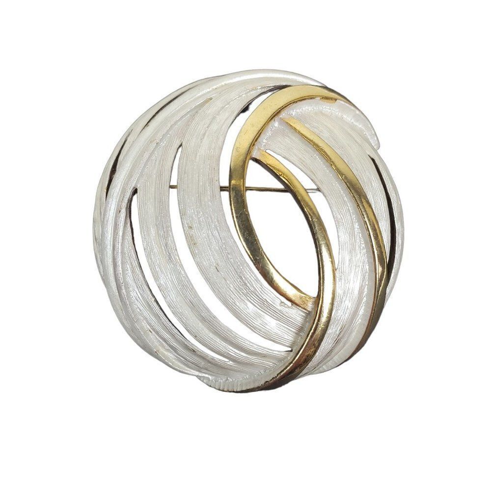 Vintage Round Swirl Dome Cutout‎ Silvery White Enamel Gold Tone Metal Brooch Pin